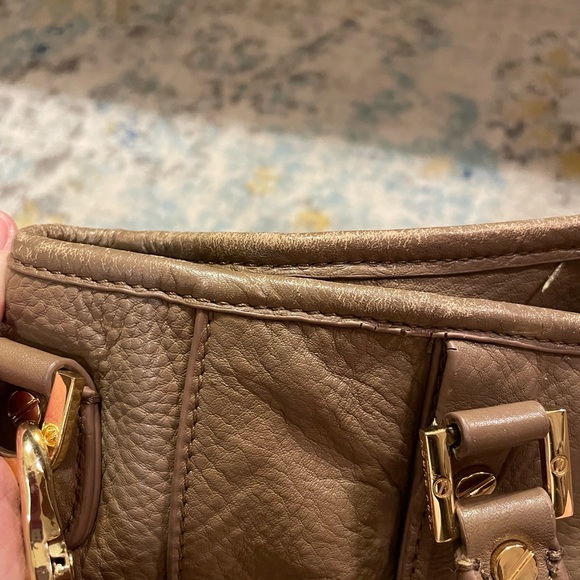 Tory Burch Purse Amanda Hobo Cross Body in Tan/Gold & protective bag - Picture 10 of 11